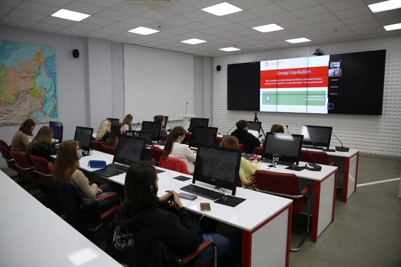 В плеханова волгоград. Работа в рэу. Экономический университет иваново плеханова. Экономический институт плеханова. Институт имени плеханова в москве.