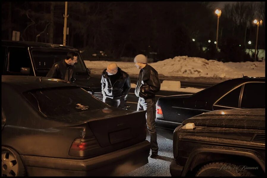 бмв е38 бандитская. бандиты 90х в кожанках. машины бандитов. Bmw 7 кортеж. стрелка бандитов.