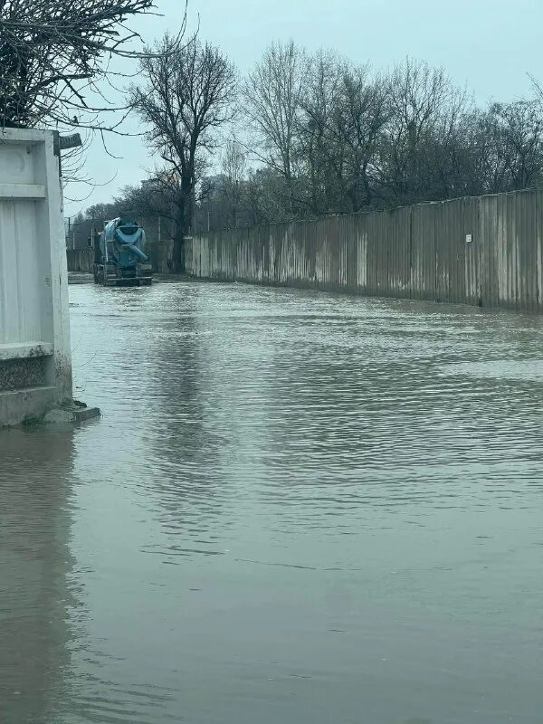 Задания по русскому языку 5 класс. Словосочетания 5 класс по русскому. Зеркальная гладь воды. Мельница работала заглушая шум дождя плотина дрожала. Плотинная мельница.
