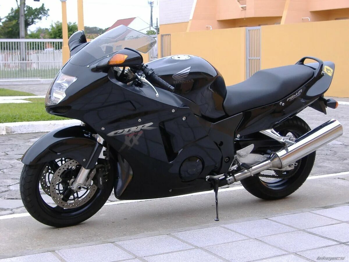 Honda cbr 1100xx. Honda Blackbird 1100. Хонда CBR 1100 Blackbird. Honda CBR 1100 Дрозд. Honda CBR 1100 Blackbird черный.