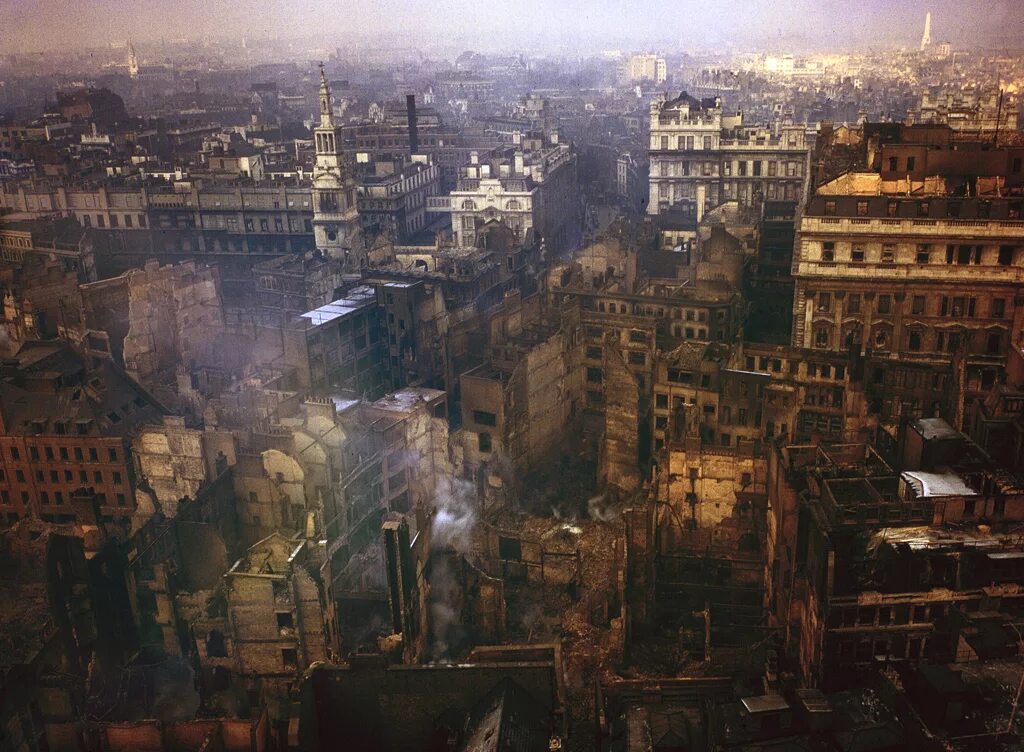 Лондон после. Бомбардировка Лондона 1940. Бомбежка Лондона в 1940. Лондон после бомбежки 1940. Лондон 1940 год.