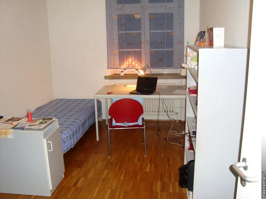 Общежитие купли продажи. Общежитие в Германии для студентов. Комната в общежитии. Комната в студенческом общежитии. Комната общежития в Германии.