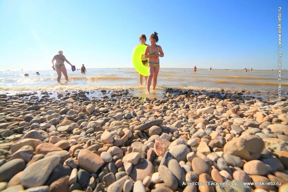 Где в ейске лучшее море. Пляж каменка ейск. ейск пляж каменка набережная. море ейск каменка. ейск пляжи с галькой.