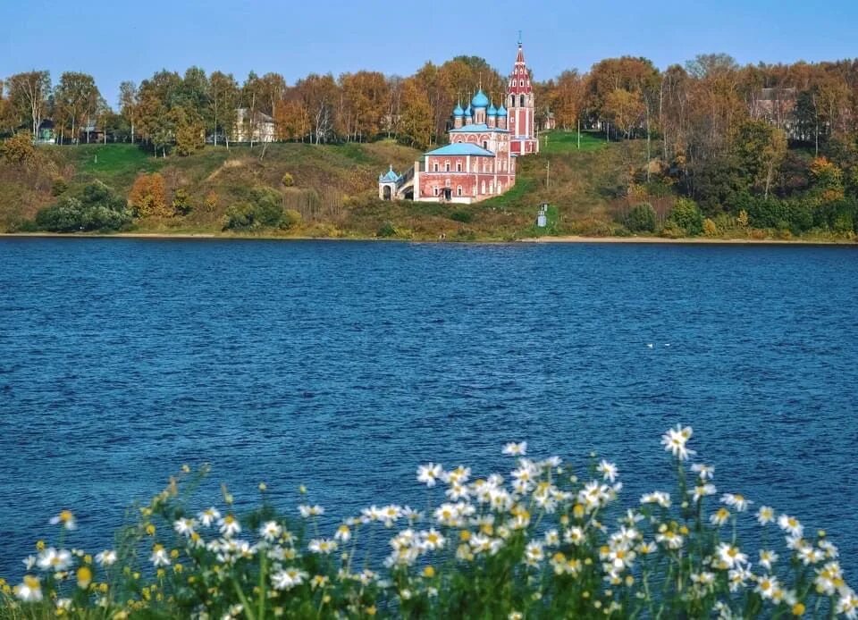 Тутаев газ. Тутаев волга. казанская церковь тутаев осенью.