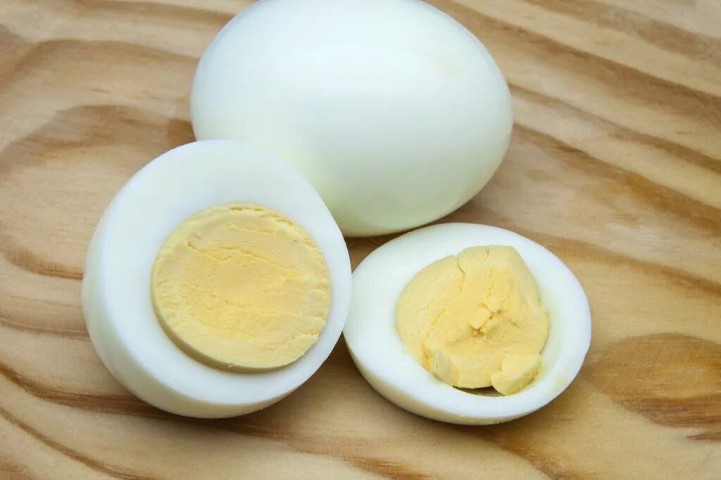 Яичный белок. Желток вареного яйца. Белок яйца. Яичный желток вареный.