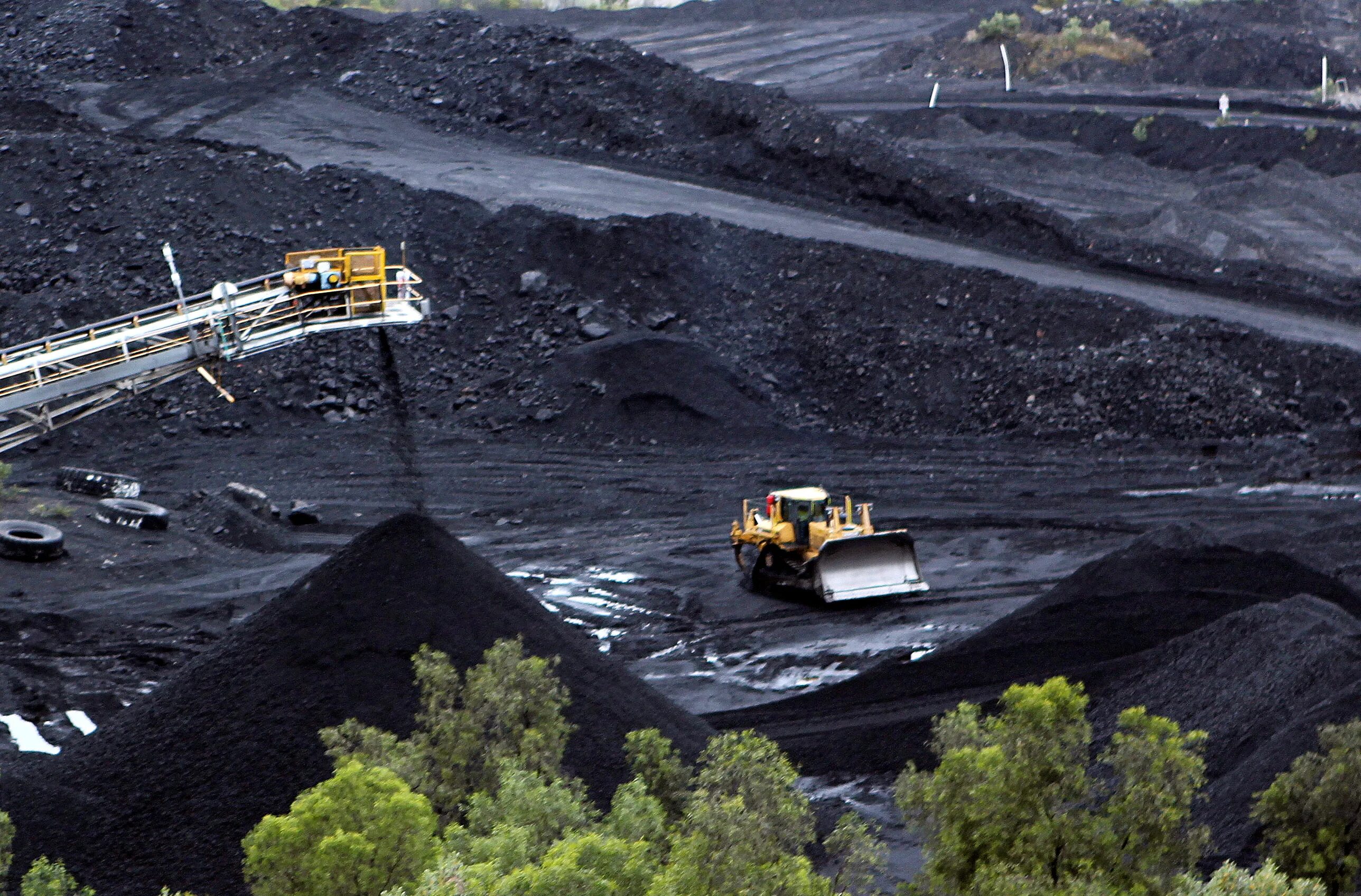 Добыча 1000. Каменный уголь в Австралии. Горнодобывающая промышленность Австралии. Угольные разрезы Австралии. Угольная промышленность добыча.