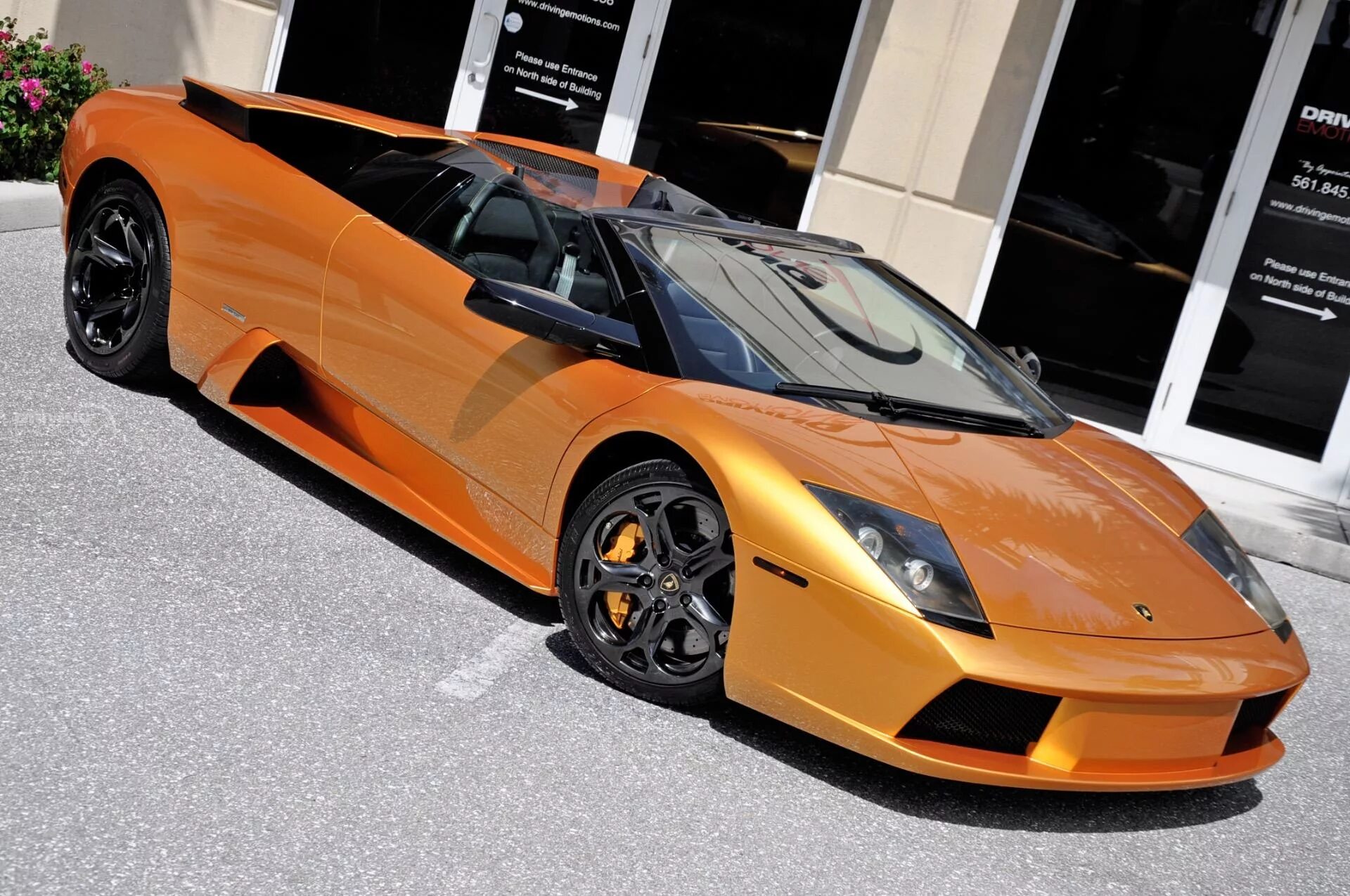 Ламборджини в москве. Ламборгини уракан. Машина lamborghini aventador sv. Automobili lamborghini машины. Ламборгини дата.