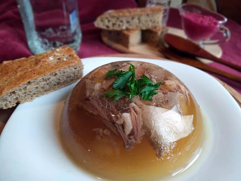 Студень из индейки. Холодец. мясное желе. студень мясной. желе холодец.