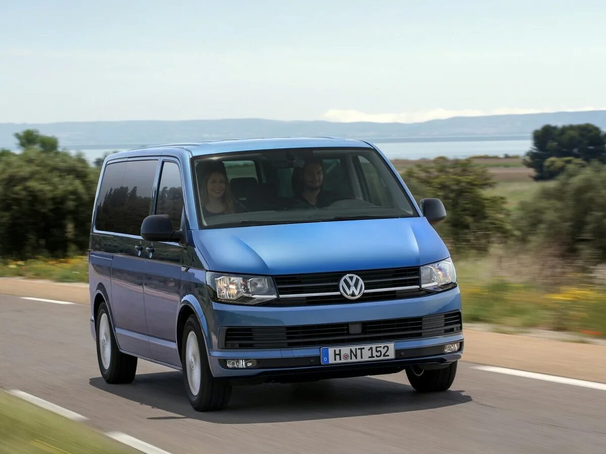 Фольксваген иульитивэн т6. Фольксваген мультивен 2011. 1 2020. Vw multivan t6. T6 белый vw multivan.