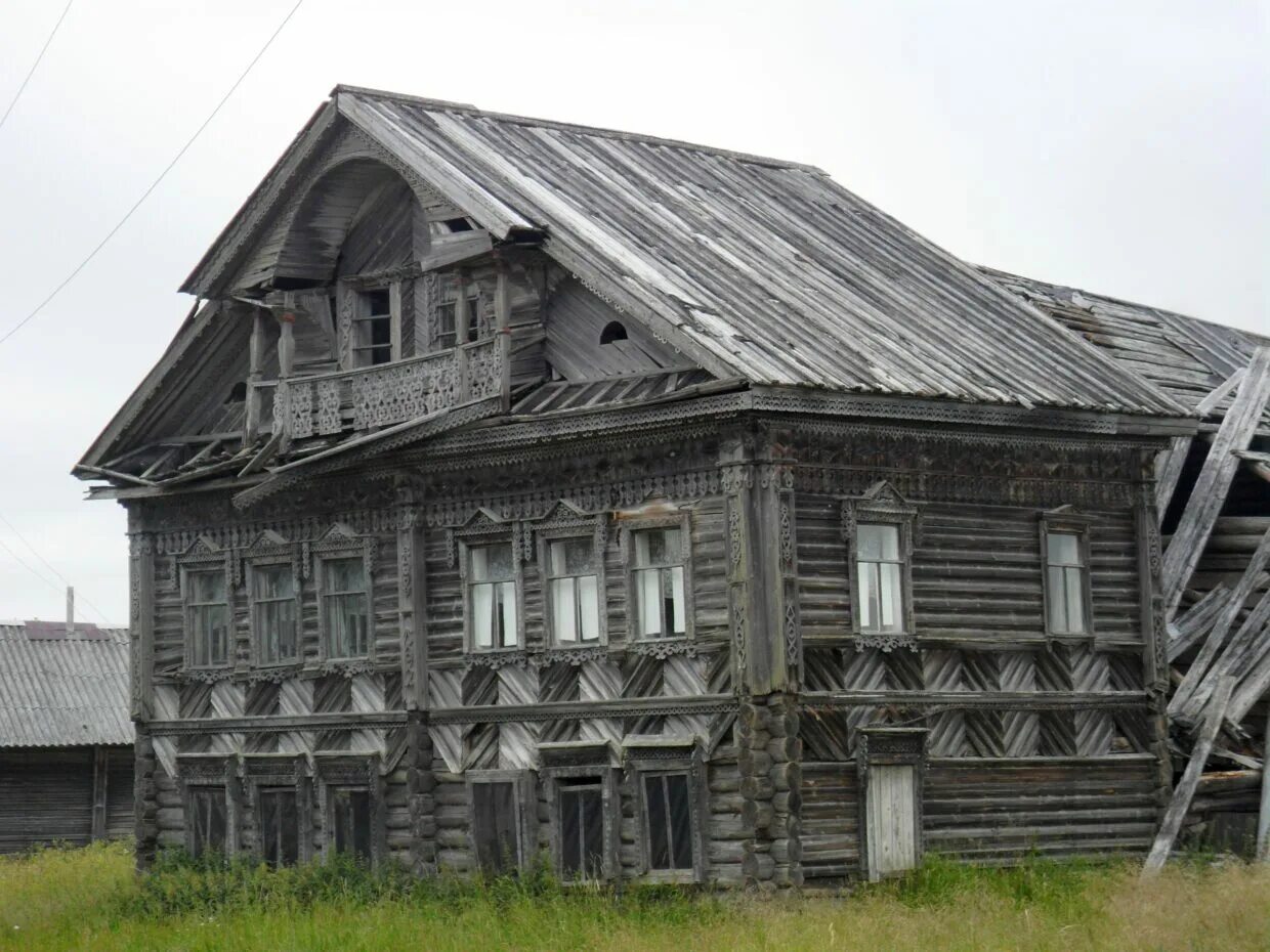 Дом был большой старинный. Дом дубровина большая сельга. сельга архангельская обл вельский район. деревня никонова сельга. карельский дом 19 век.