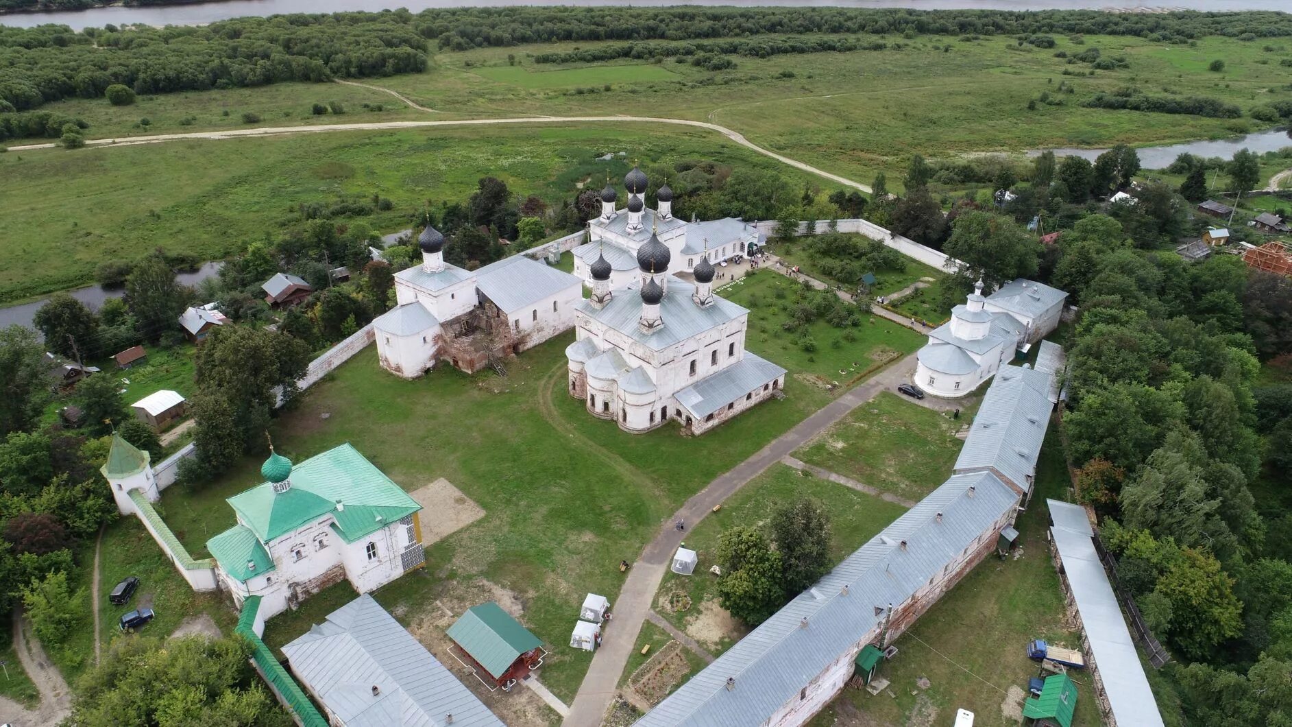 Сайт макарьевская библиотека. Свято-Троицкий Макариево-Унженский мужской монастырь. Макарьев Унженский монастырь. Макарьев монастырь Костромская область. Макарьево Унженский монастырь Кострома.