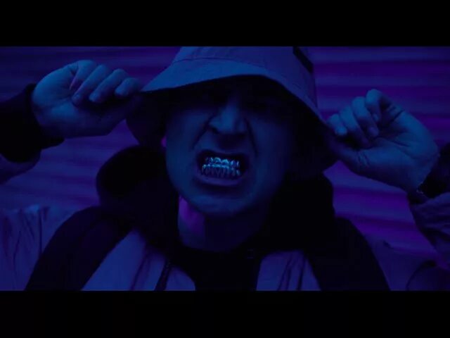 Рэп дежавю. Oxxxymiron дежавю. грилзы oxxxymiron. oxxxy дежавю. оксимирон дежавю клип.