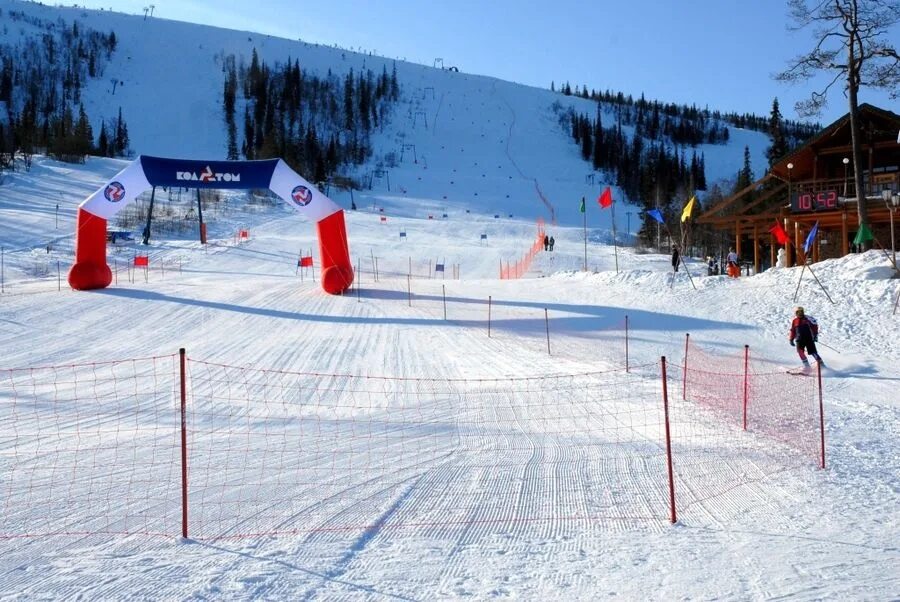 Горнолыжный курорт полярные зори. Салма горнолыжный курорт. Город полярные зори горнолыжный комплекс "салма". Полярные зори склон салма. Горнолыжный курорт полярные зори.