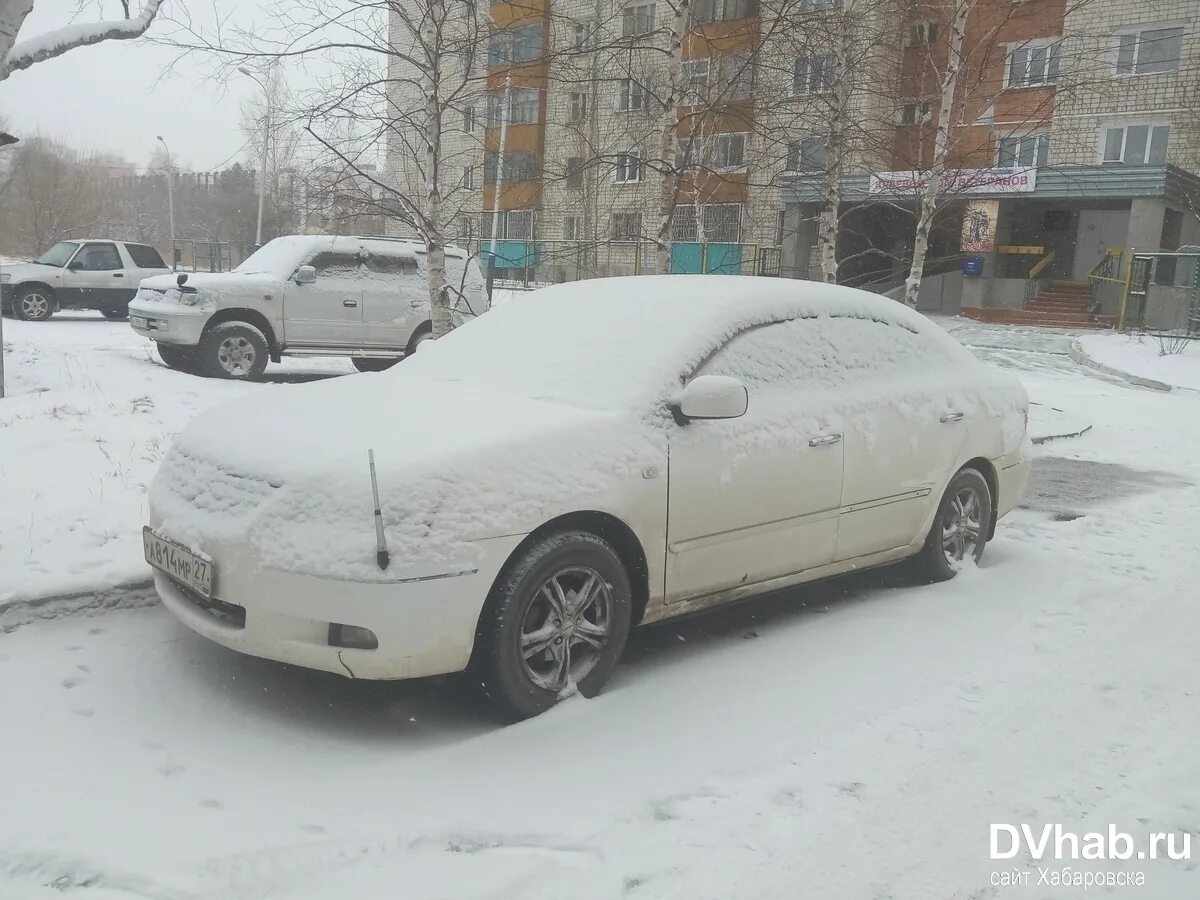 Грязная машина зимой. Машина зима Хабаровске. Автопрокат Хабаровск. Автомобили Хабаровска зимой. Машина машина хабаровск телефон