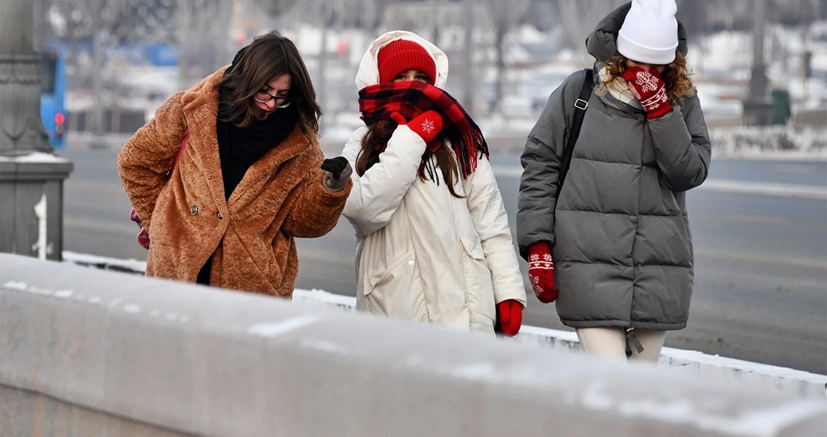 Сильный мороз в москве. Аномальный холод в Москве. Похолодание в Москве. Морозы в Москве. Холодно в Москве.