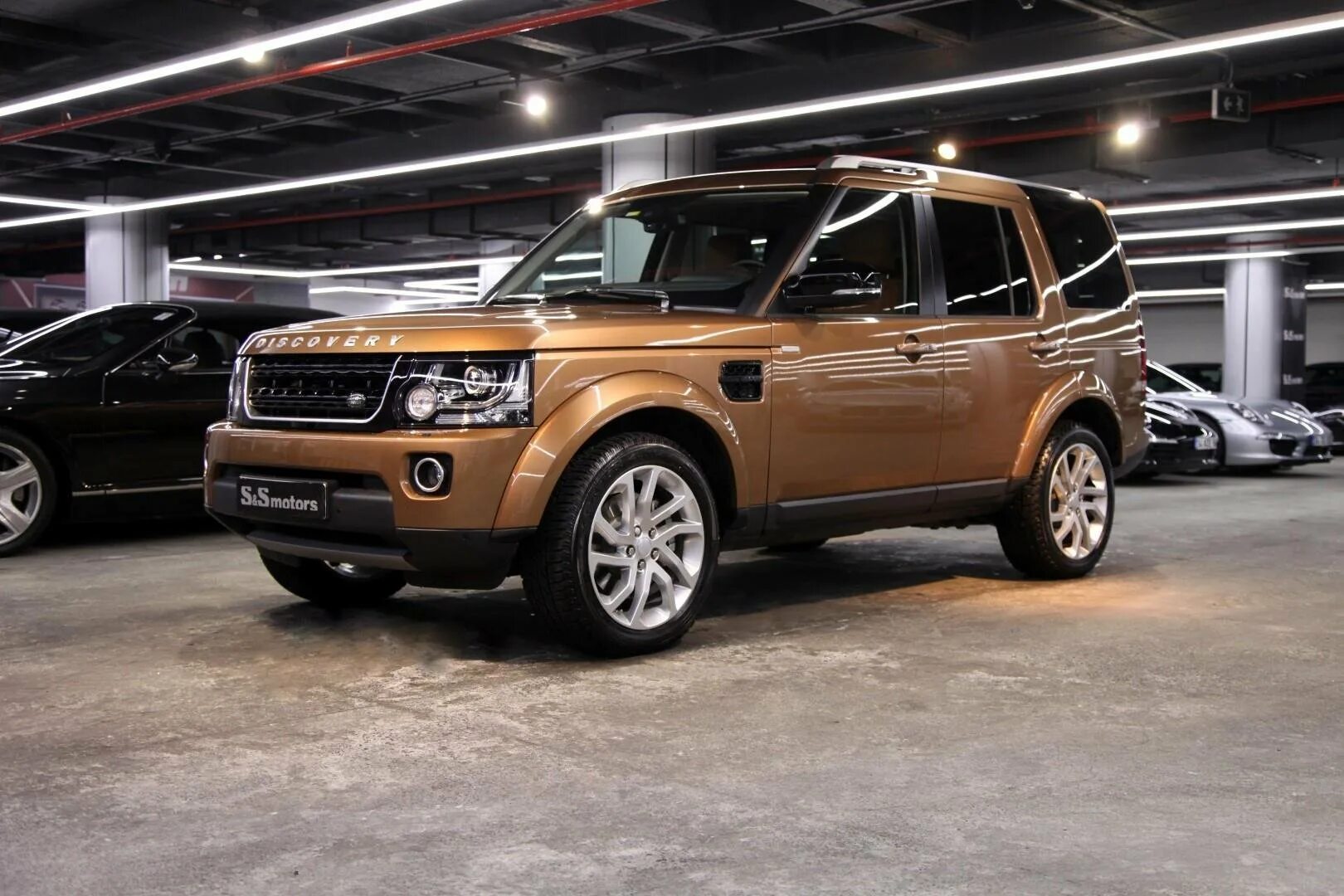 Почему дискавери. Ленд ровер дискавери 4. ленд ровер дискавери 3. land rover discovery 4 landmark. land rover discovery 3 2016.