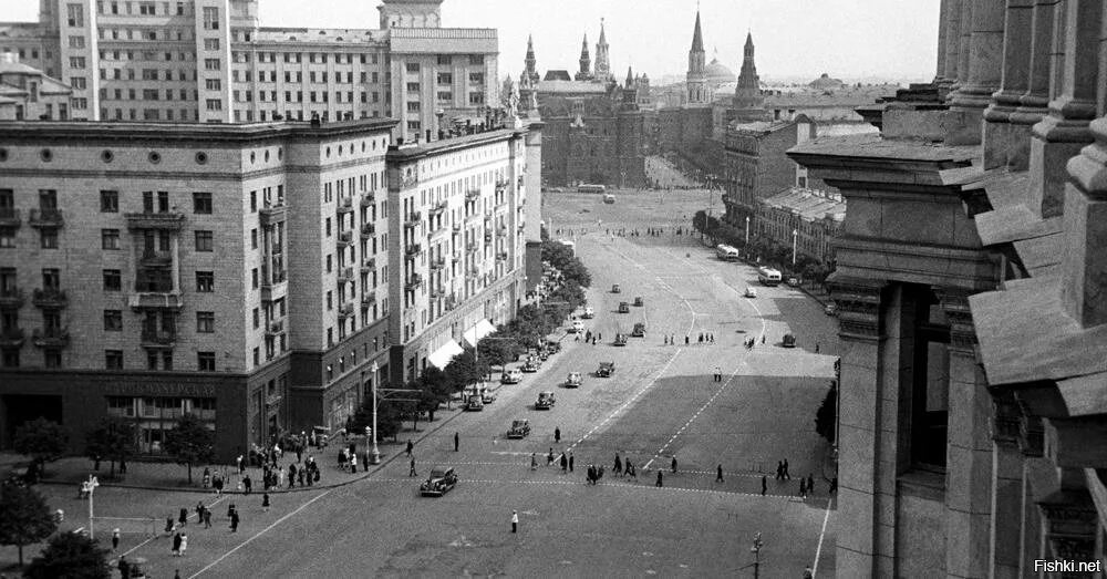 Передвижение зданий. Тверская улица до реконструкции 1935. Улица Горького (Тверская) Москвы 1939. Москва 1953 Тверская улица. Перенос зданий в Москве на Тверской 1939.