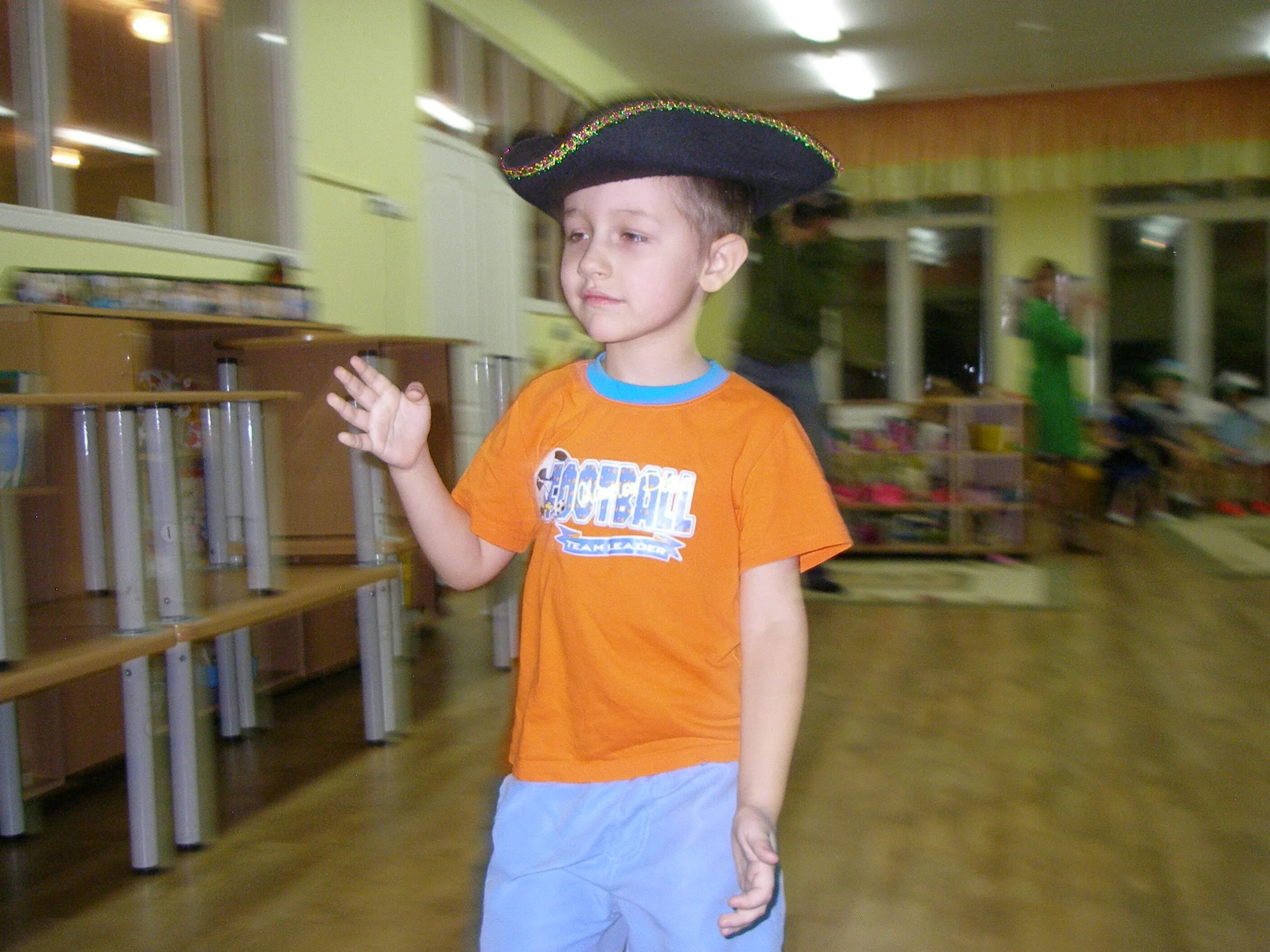 конкурс волшебная шляпа на свадьбе. конкурс шляп на новый год. нарезка песен на конкурс шляпа новый год. волшебная шляпа конкурс нарезка. песни для конкурса волшебная шляпа.