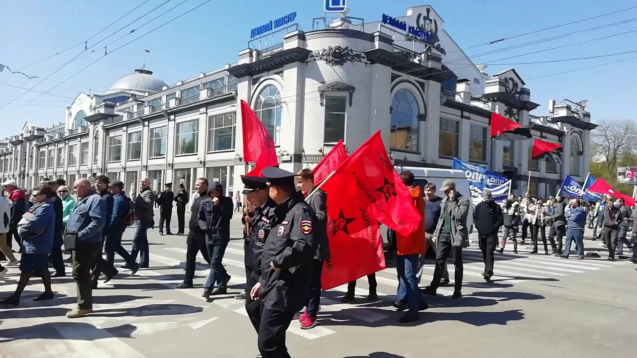 1 мая саратов. Шествие КПРФ Саратов. Демонстрация на 1 мая Саратов. Саратов на демонстрации. Митинг в Саратове.