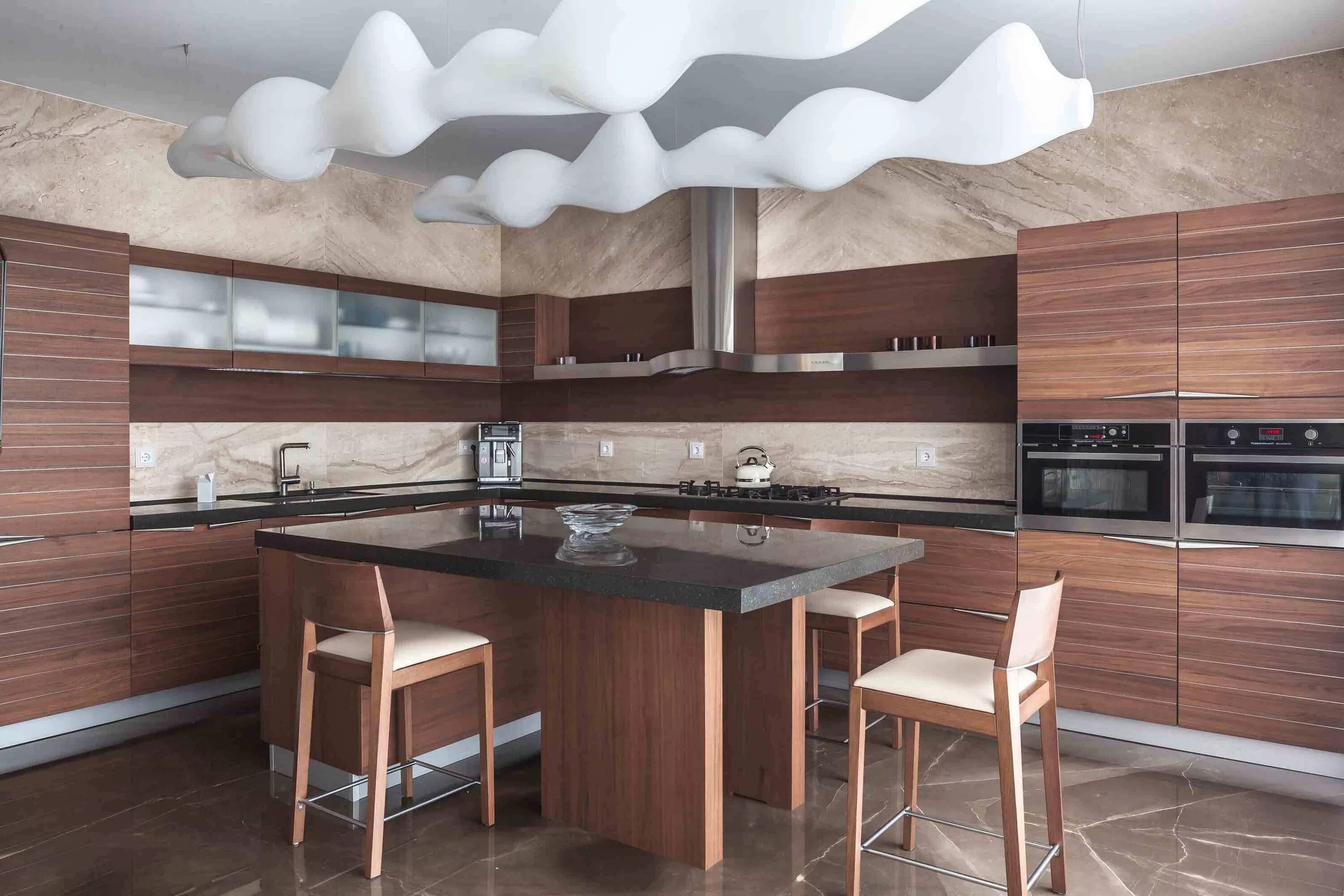 Кухни модные тенденции. Кухни модные тенденции. Стильные кухни. Большая кухня в современном стиле. Модные современные кухни.