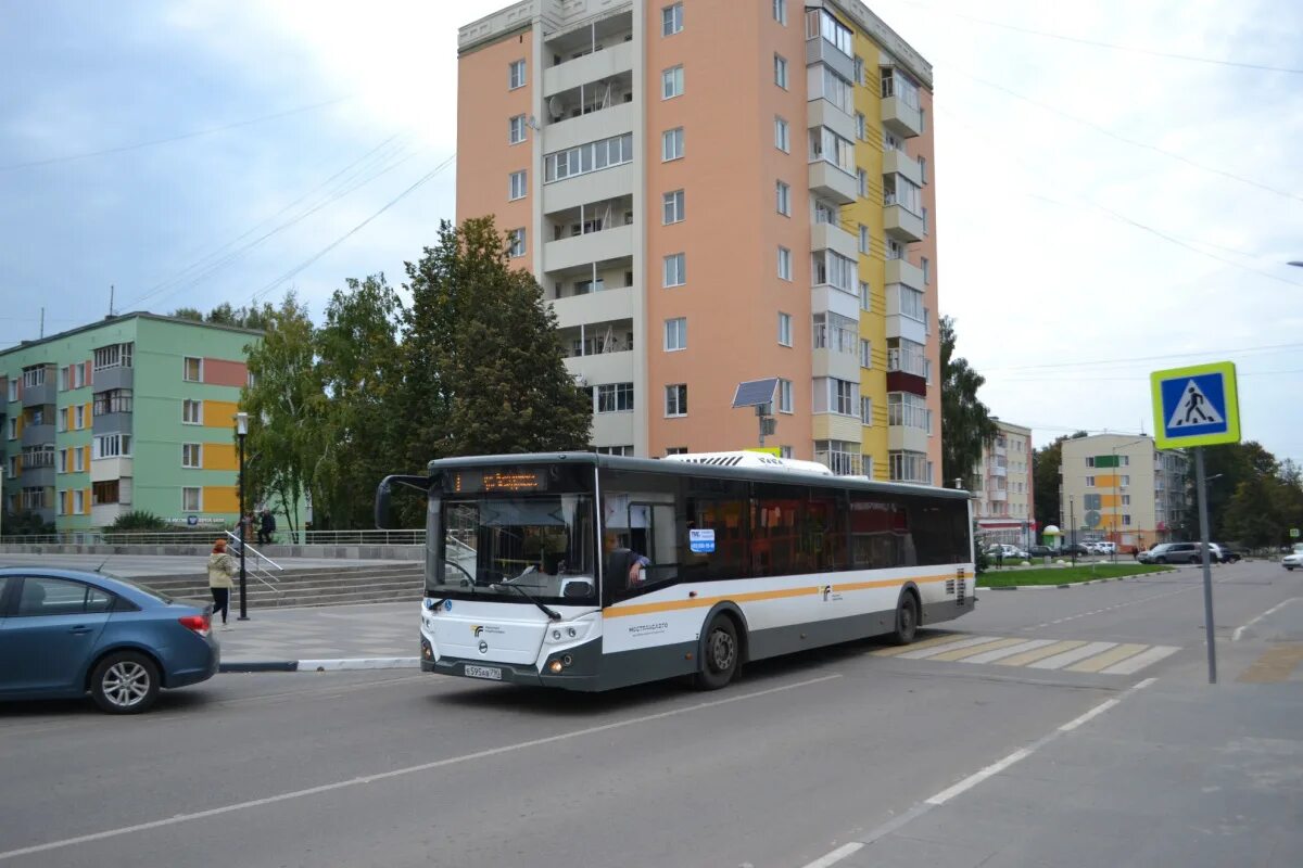 Автобус кашира озеры 36. Автовокзал Кашира. Автобус Кашира. Маршрутка Кашира. Автобусы в Кашире 2.