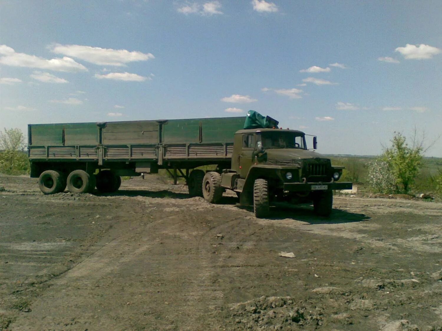 Урал 4320 прицепы. Урал бортовой 4320 полуприцеп. урал 4320 зерновоз. урал 4320 зерновоз с прицепом. урал 375 бортовой с прицепом.