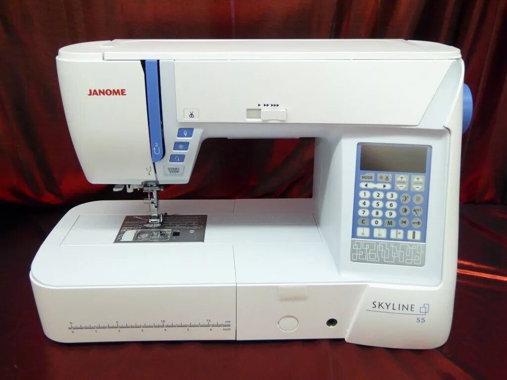 Janome skyline s5. Джаноме Скайлайн s5. Скайлайн 5 швейная машина Джаноме. Janome Skyline s5 операции.