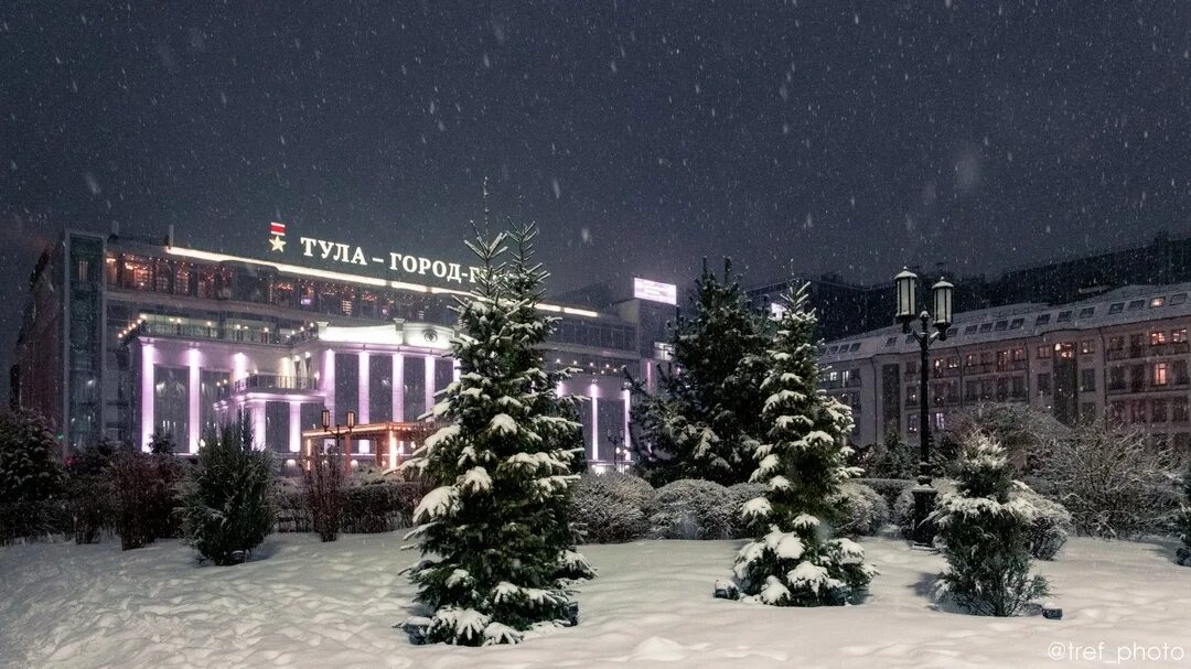 Туту тула. Снег на площади. Площадь Ленина НН со снегом.
