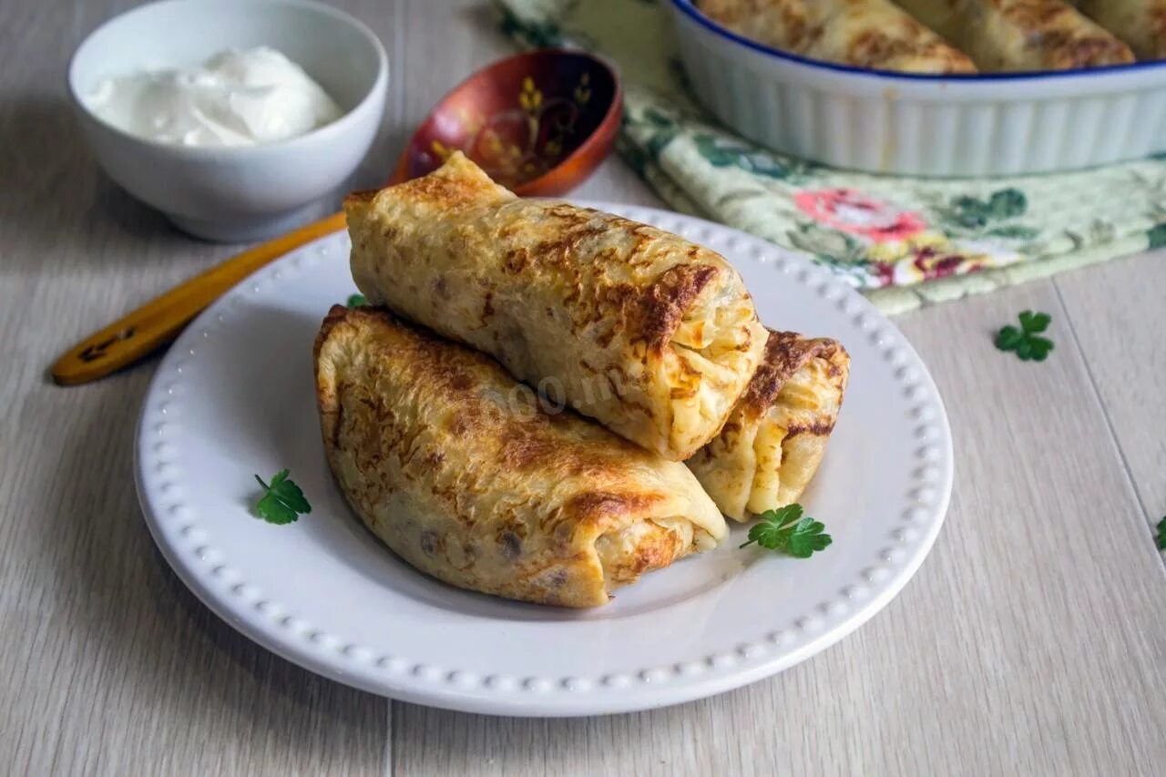 Блинчики с картошкой. Блинчики с картошкой и луком отзыв. Блинчики с картошкой рецепт. Блины с картошкой и яйцом. Блины с припеком с зеленью.