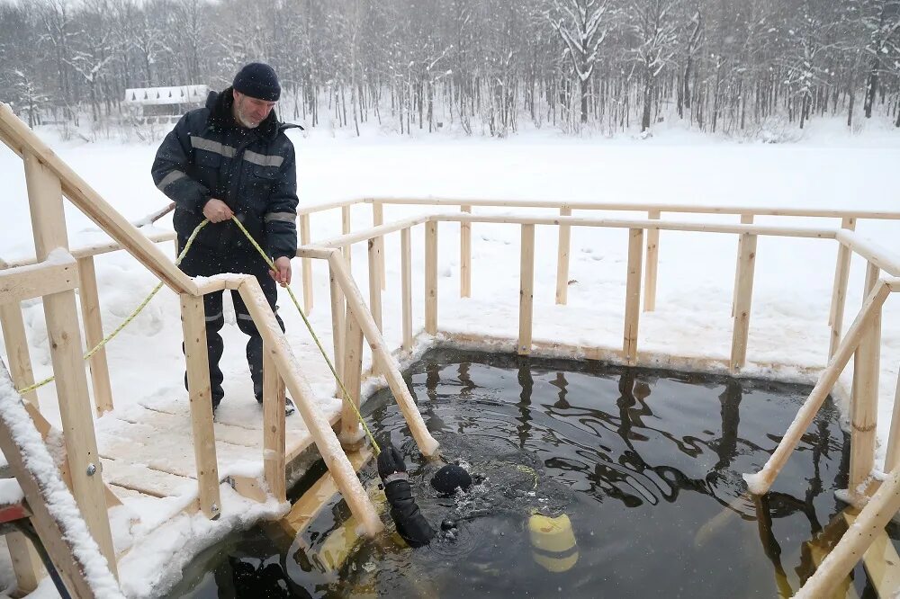 Новгород купаться. Купель в Нижегородской области. Дно купели. Крещение 19 января 2022 в Нижнем Новгороде. Нижний Новгород Нижегородский район купель.