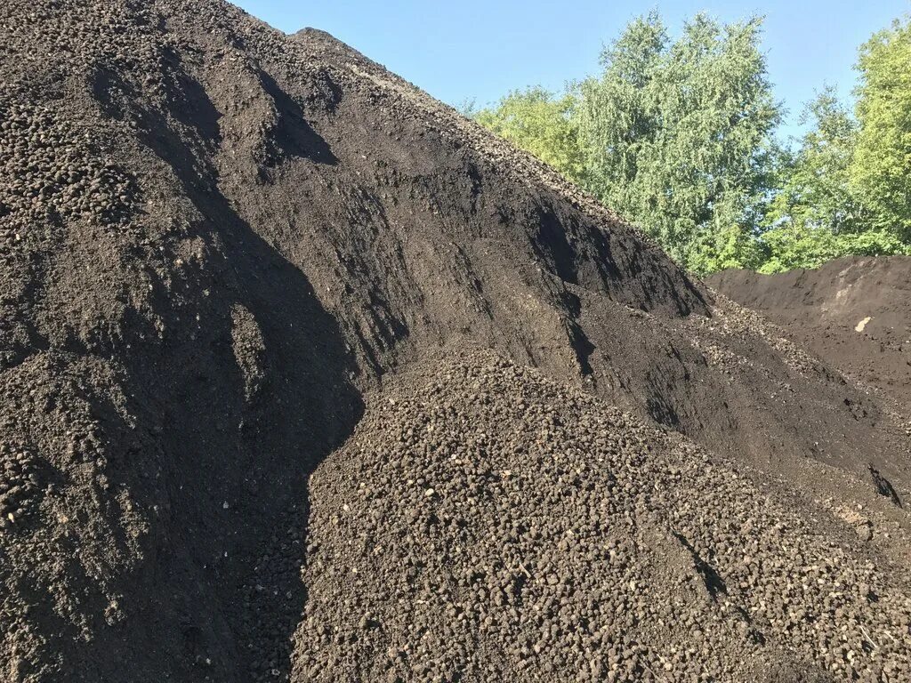 Полу чернозем. Чернозем. грунт растительный. плодородный грунт. грунт чернозем.