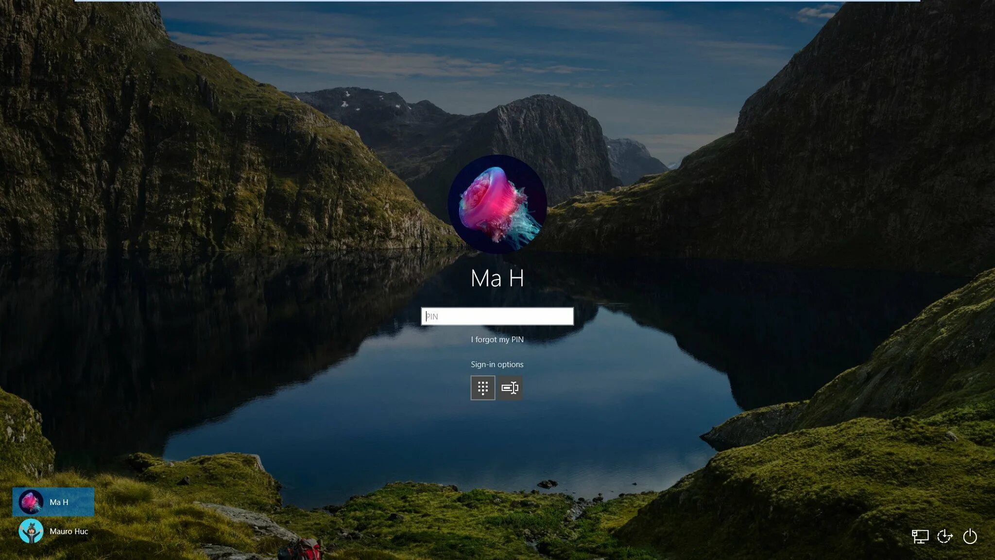 Windows lock screen. Экран блокировки виндовс 10. виндус 10 икран блокировки. дисплей виндовс 10. windows 8.1 экран блокировки.