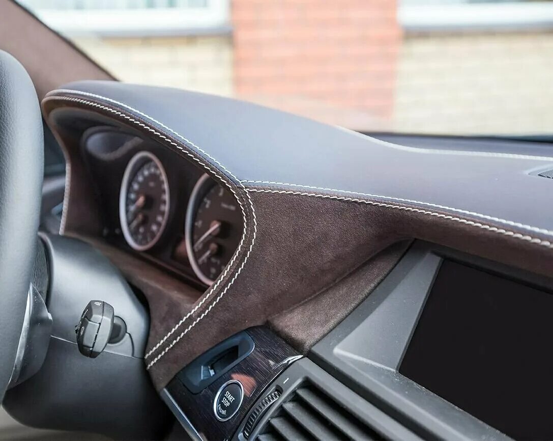 перетяжка панели авто. кожа nappa ix35 торпедо. Mitsubishi lancer 10 обтяжка торпеды кожей. перетянутые торпеды опель астра h. торпеда рено каптур перетяжка.