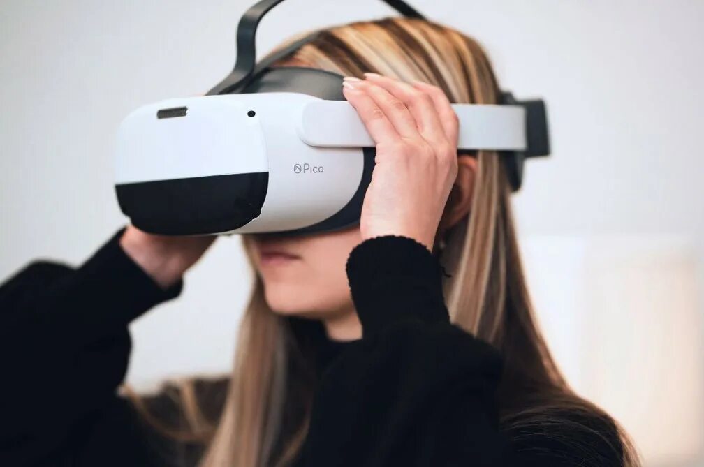 Vr assistant for pico