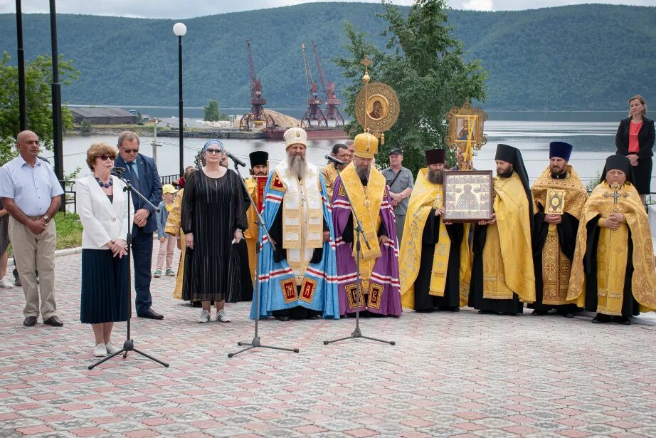 Николаевск на Амуре храм. Храм Николая Чудотворца Николаевск-на-Амуре. Памятник св Николаю Чудотворцу Николаевск-на-Амуре.