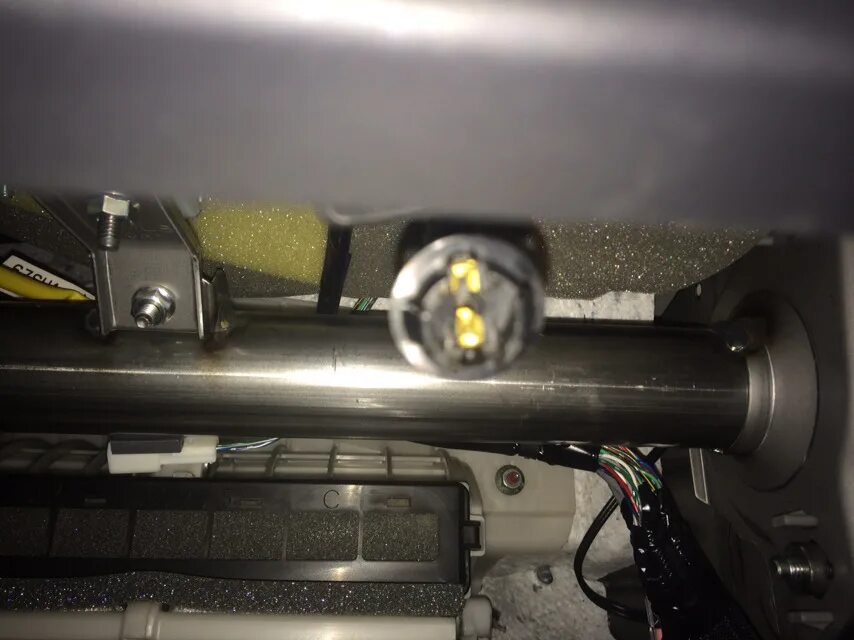 Замена лампы в бардачке - Mazda 3 (1G) BK, 2008 года расходники DRIVE2