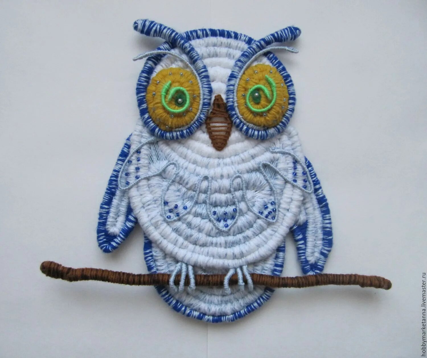 Сплести сову макраме. Пинтерест макраме сова. Аппликация совушка крючком. Панно сова крючком. Сова макраме мастер.