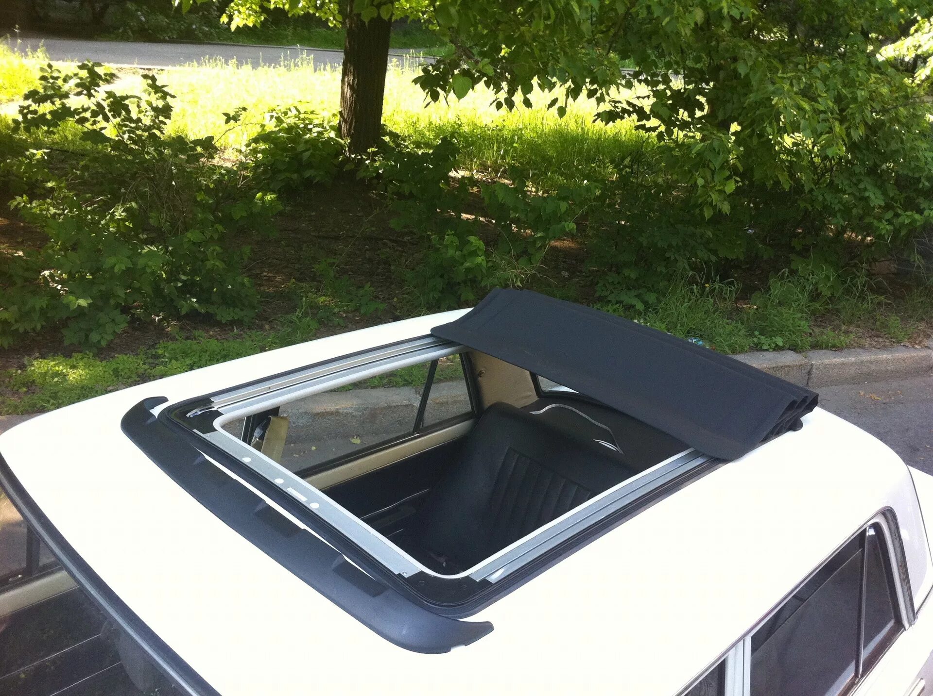 Потолок авто без обшивки. Люк на ваз 2112. Перекрас крыши авто. Панорамный люк королла 120. Ваз 2111 с люком.