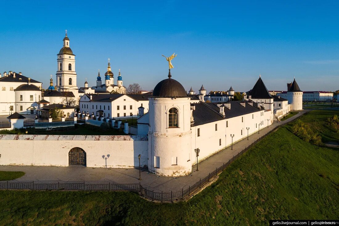 Купить тобольске б у. Тобольск столица Сибири. Сибирский Кремль Тобольск. Сибирь достопримечательности Тобольского Кремля. Тобольский Кремль достопримечательности.