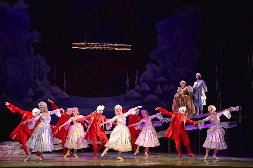 Красноярский музыкальный театр сайт. Театр музкомедия красноярск. Театр музыкальной комедии красноярск. Театр музкомедия красноярск. Спектакль заколдованный город музкомедия красноярск.