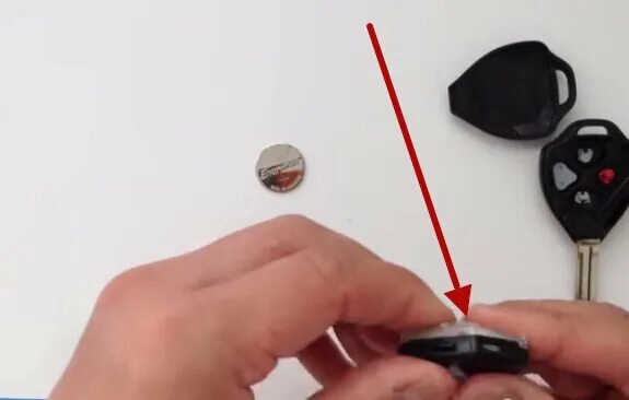 Toyota rav 4 2008 батарейка в ключе. Как поменять батарейку в ключе тойота рав. Батарейка ключа toyota rav4 2006. Батарейка ключа toyota rav4 2006. Батарейка в ключе тойота королла 2007.