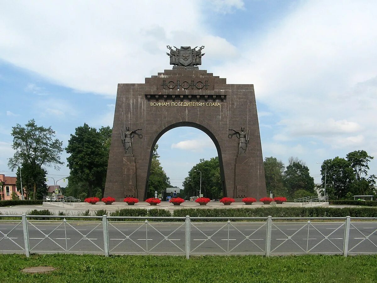 Арка Победы в Красном селе. Триумфальная арка в Красном селе. Триумфальная арка Победы в Красном селе. Красносельский район Триумфальная арка.