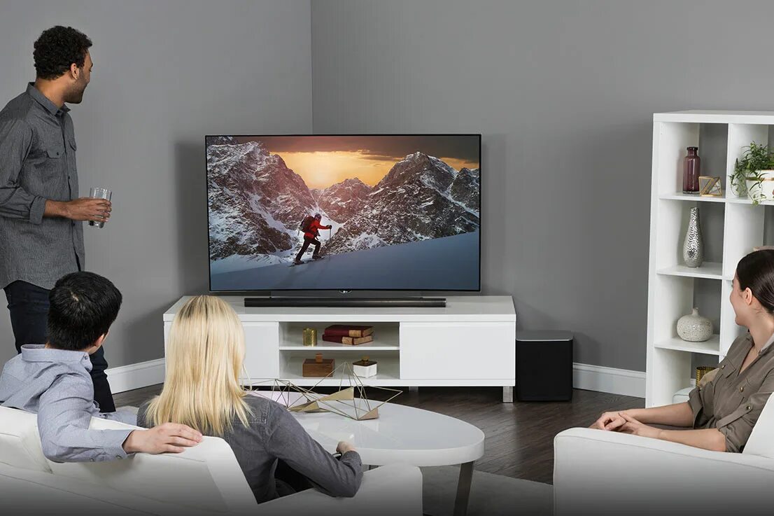 Новый телевизор видео. Телевизор. Интеллектуальные телевизоры. Smart TV. Смарт тиви телевизор что это.