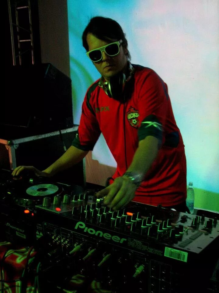 паша кореец фото. паша кореец мегаполис фм. диджей паша. диджей паша кореец фото. паша корея.