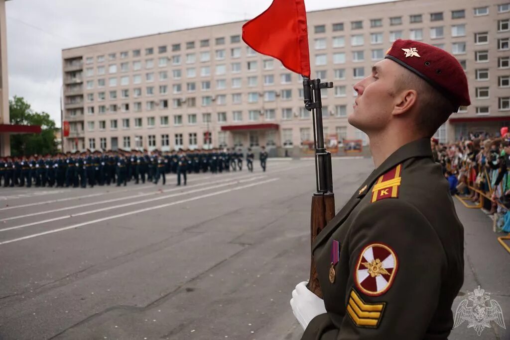 Санкт-Петербургский военный институт войск национальной гвардии. СПВИ войск национальной гвардии. Курсанты СПВИ ВНГ. Саратовский военный институт войск национальной гвардии. Институты национальной гвардии рф