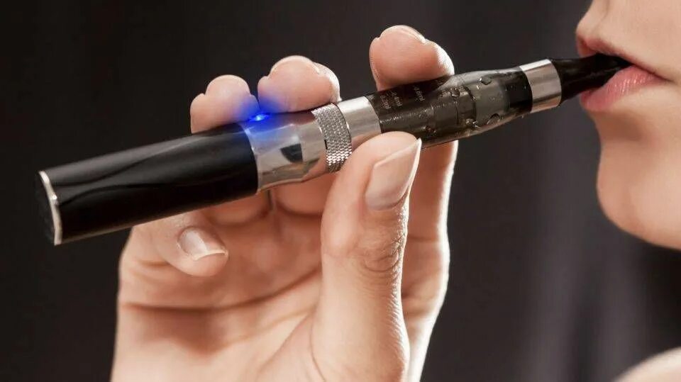 Как называется что курят вместо сигарет. Сигареты без дыма. Ручные электронные сигареты. Электронные сигареты. Сигареты для электронных сигарет.