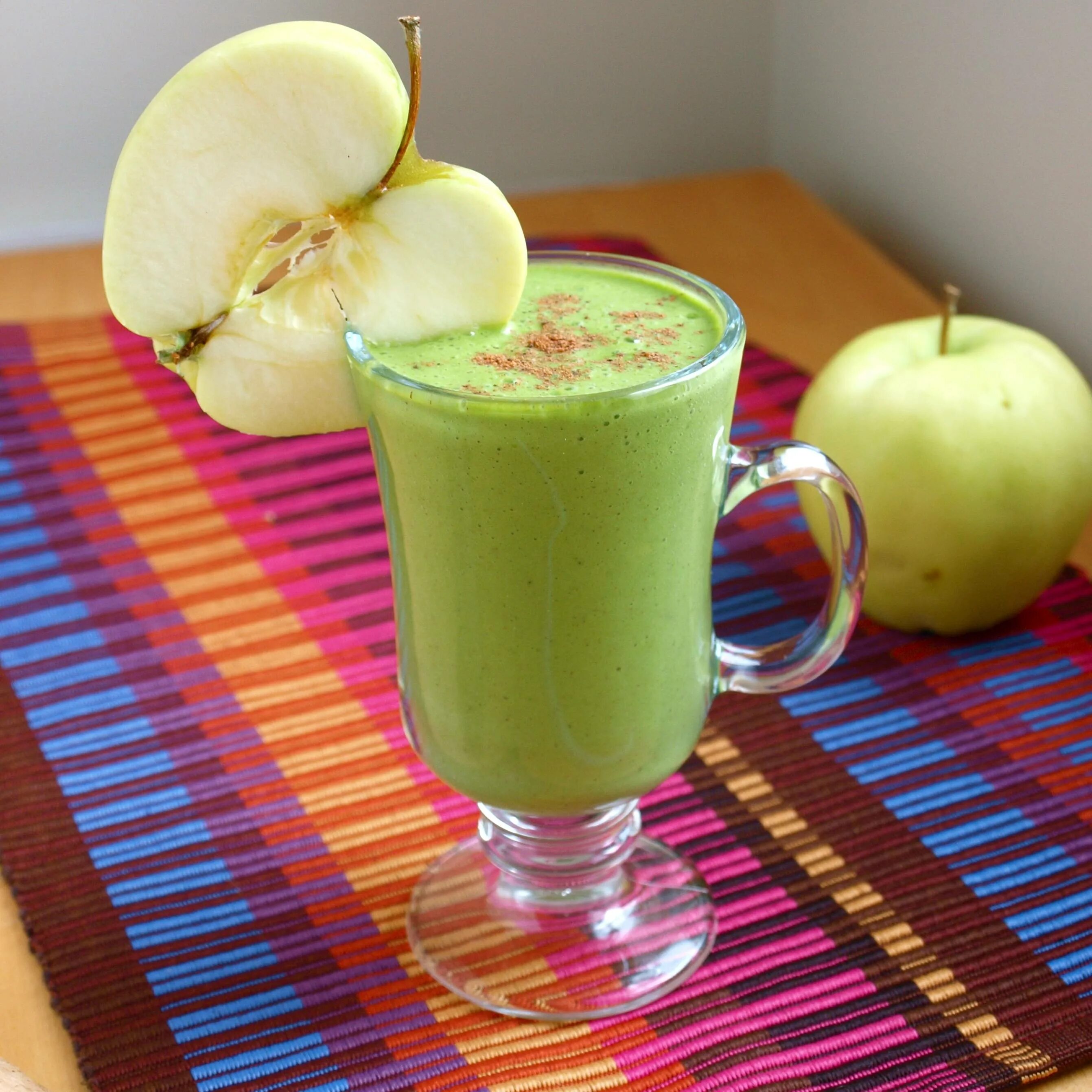 Как приготовить сок в блендере. Напитки смузи Smoothie Green. Смузи яблоко Лемонграсс. Смузи киви яблоко. Смузи "печеное яблоко".