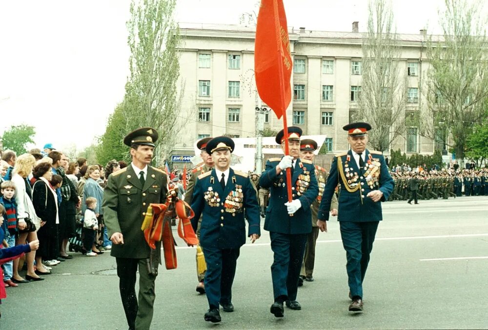 День героев Отечества парад. День героев Отечества фото. Смоленск выставка знаменосцы Победы.