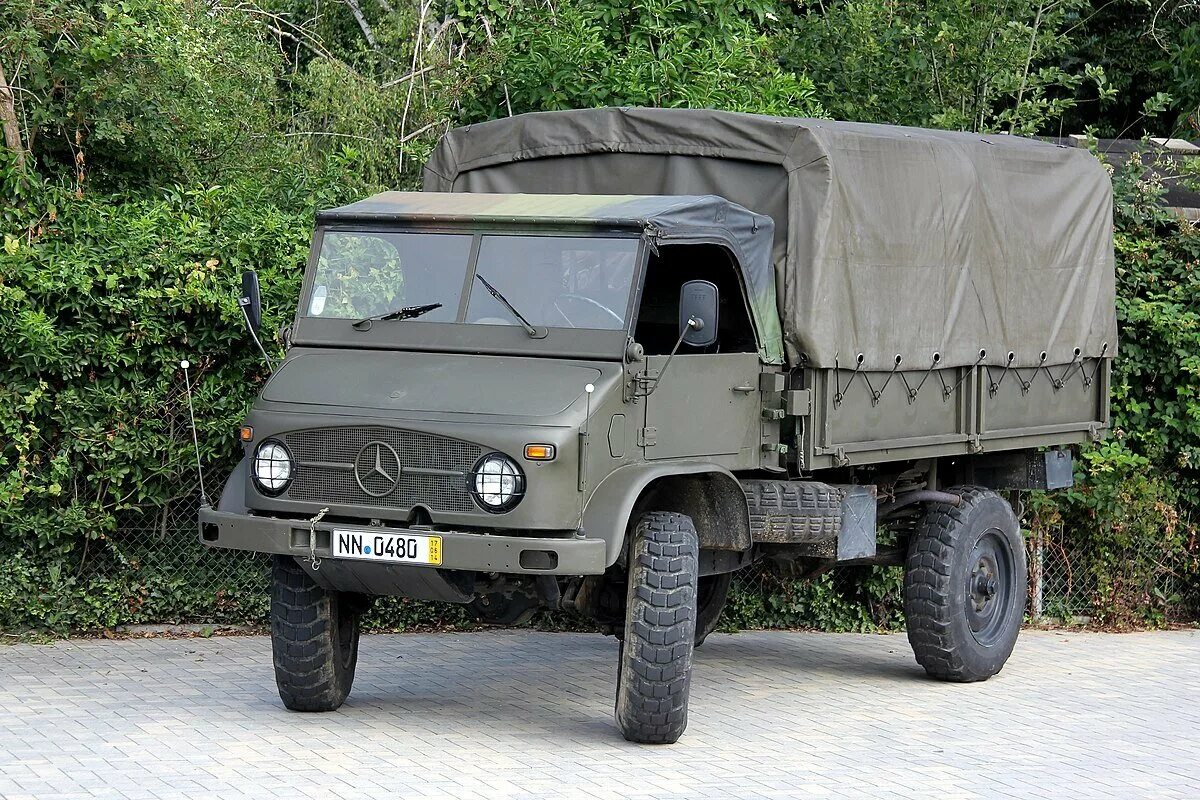 Универсальные грузовые автомобили. Unimog s404. Mercedes Unimog 404. Unimog Mercedes-Benz 404s. Mercedes-Benz Unimog s 404 b.