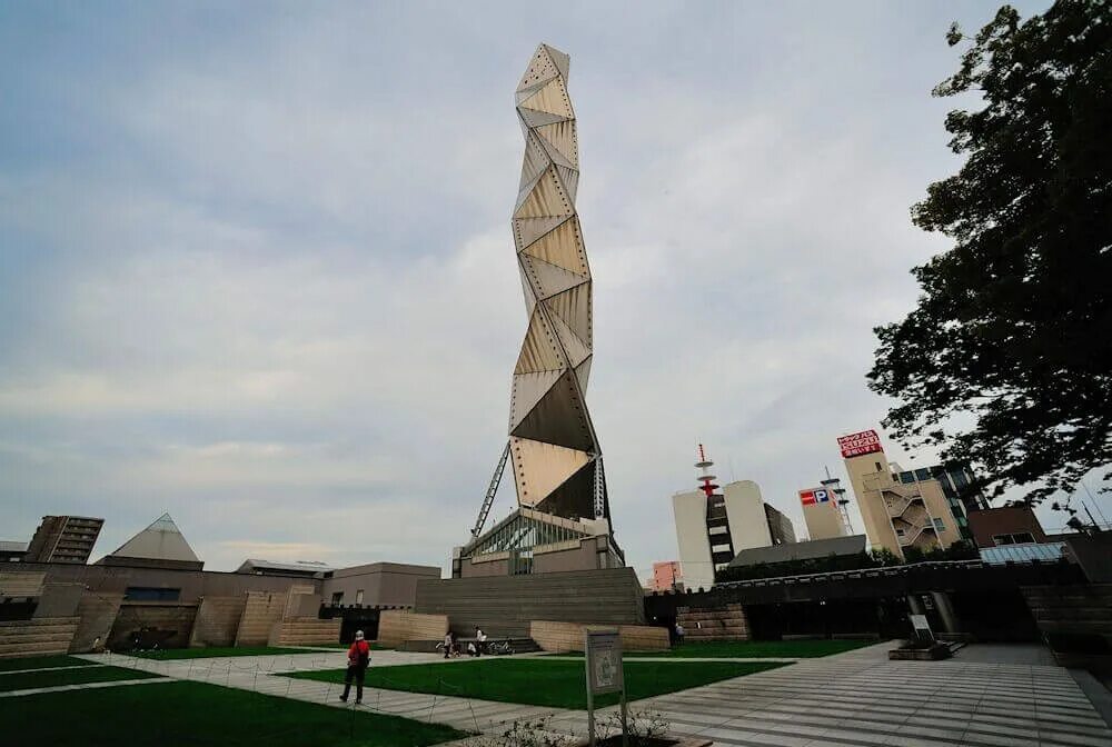 Башня слишком. Art tower mito арата исодзаки. «города – башни» арата исодзаки.. * башня мито в ибараги (япония) арата исодзаки 1986-1990. башня комплекса art tower, мито, япония, 1990.